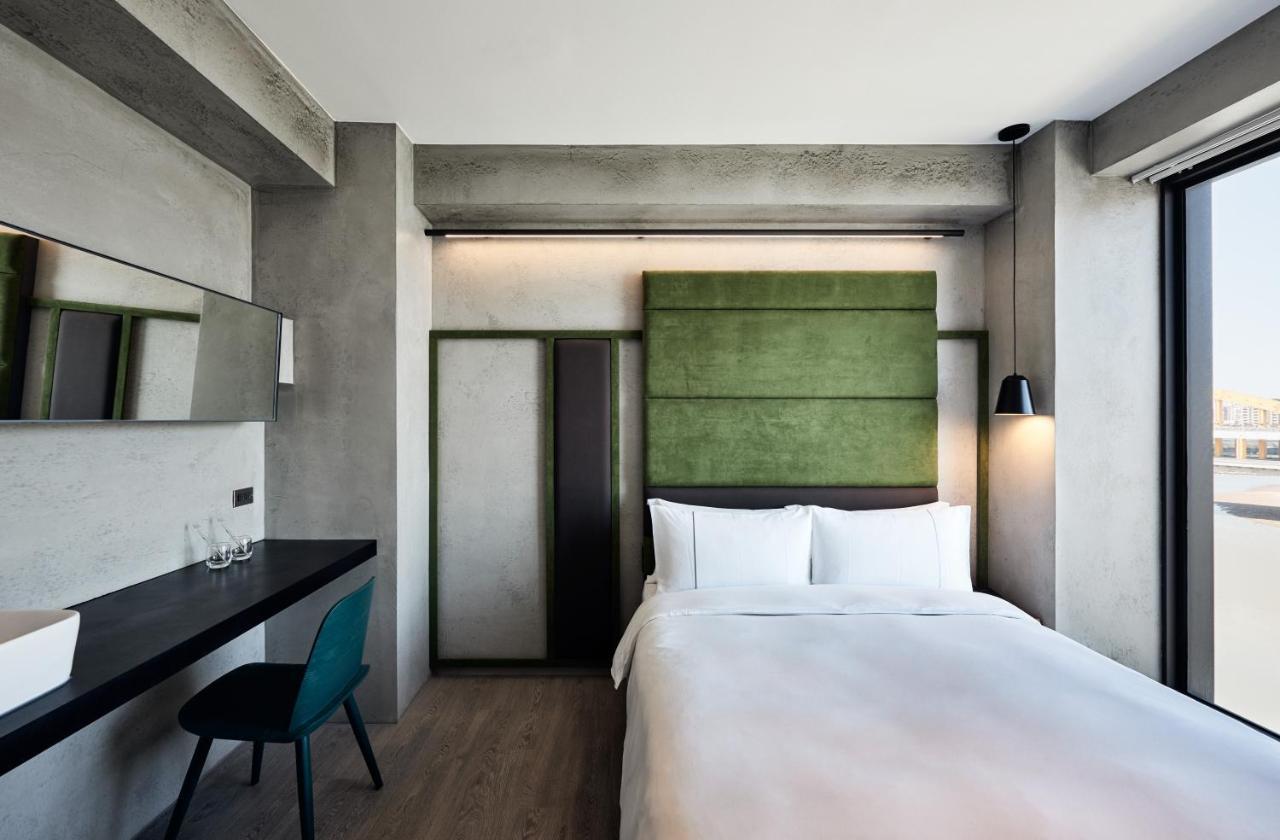 Waterfront 3*